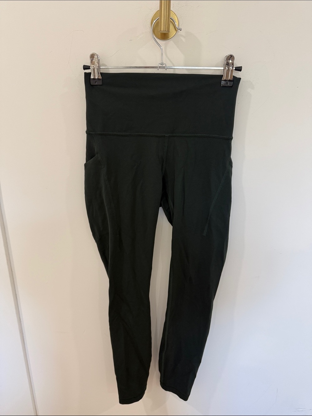 Lululemon High-Waist Black Women's Active Leggings with Side Pockets
